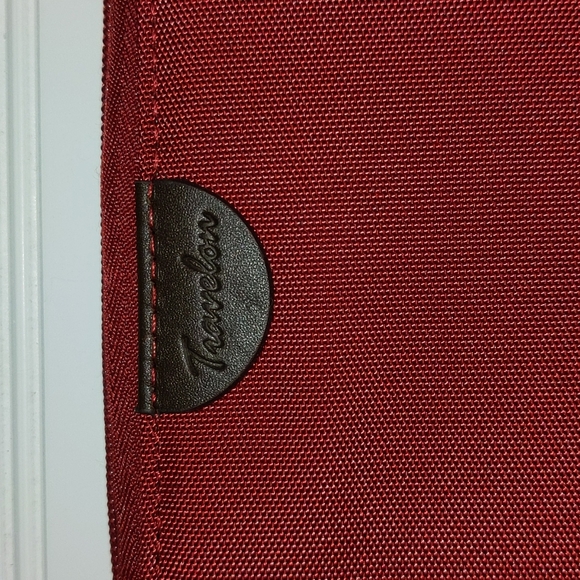 Travelon Red RFID Blocking Zipper Wallet with Wrist Strap New - Picture 2 of 9